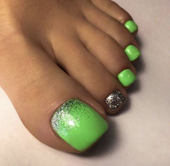 Neon pedicure: The 5 most trendy nail designs for summer 2024