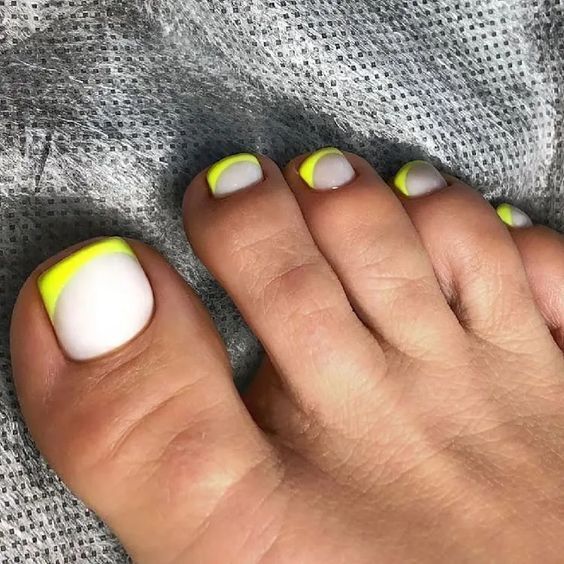 Neon pedicure: The 5 most trendy nail designs for summer 2024