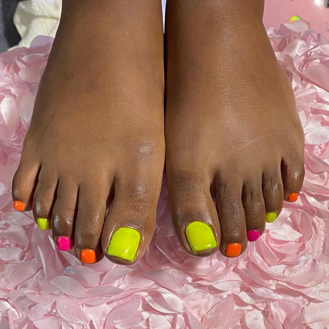 Neon pedicure: The 5 most trendy nail designs for summer 2024