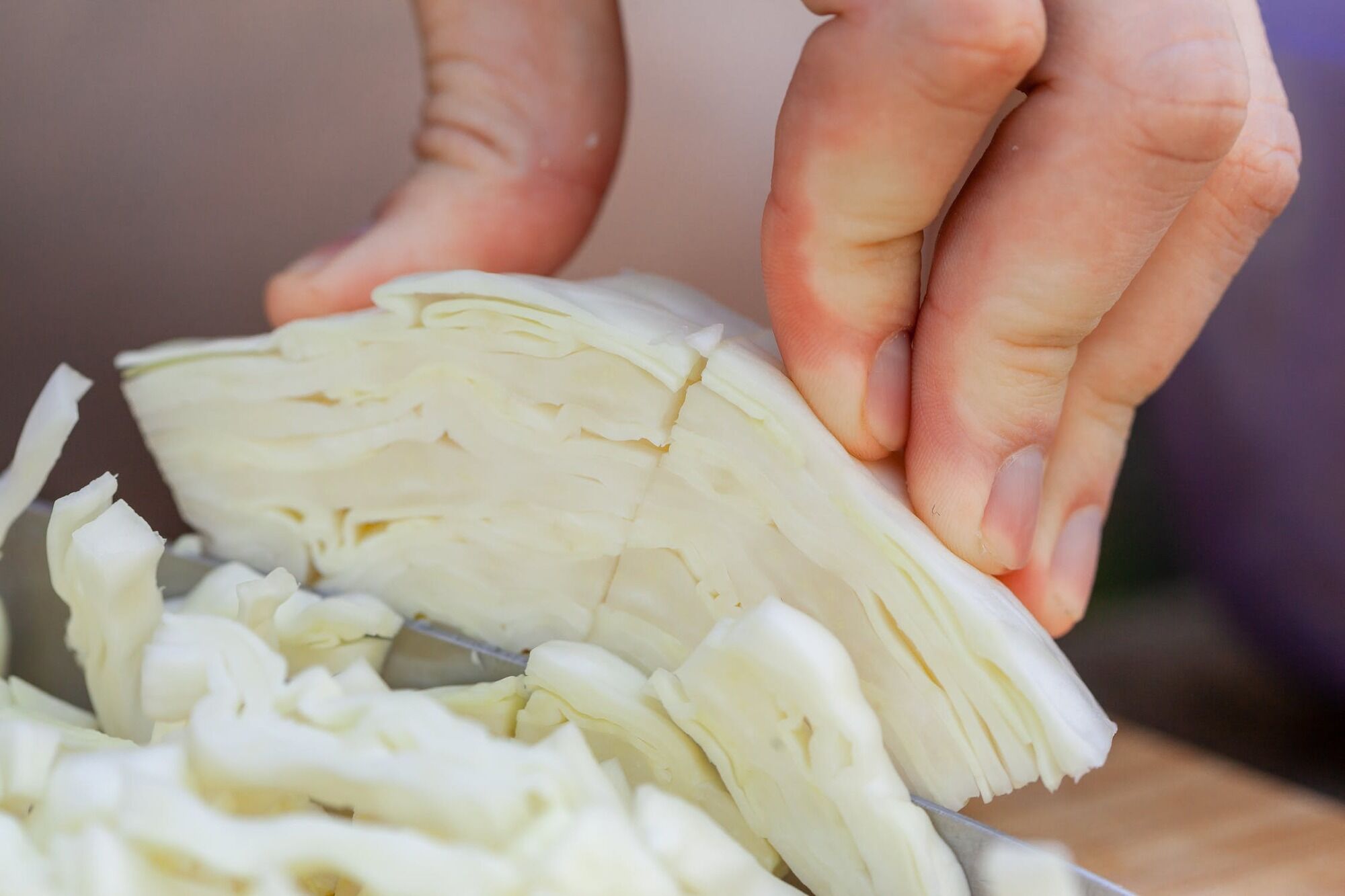 How to shred cabbage for a salad quickly and correctly.