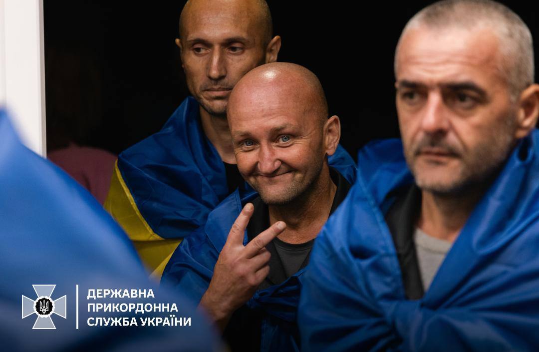 First hours after the exchange: SBGS publishes touching photos of Ukrainian defenders released from Russian captivity 