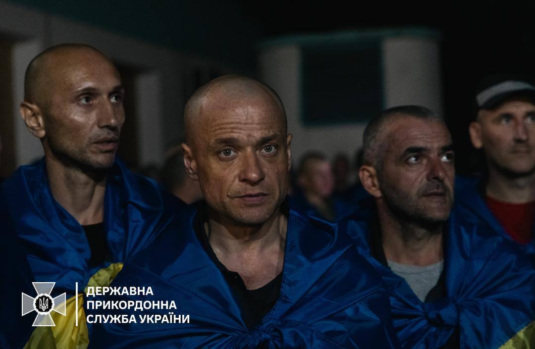 First hours after the exchange: SBGS publishes touching photos of Ukrainian defenders released from Russian captivity 