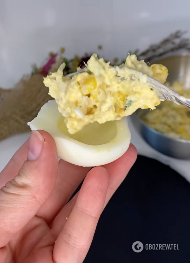 What to cook stuffed eggs with