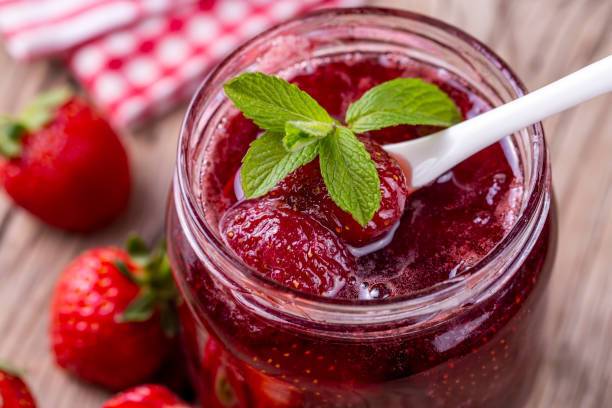 How to make delicious strawberry jam at home