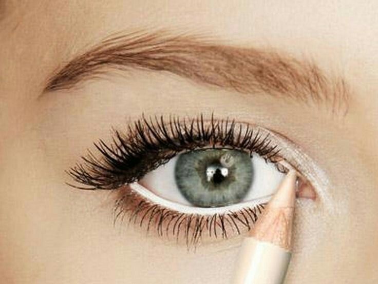 Be innocent and young: top 10 tricky ways to make your eyes look bigger