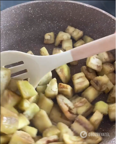 Frying eggplants in a skillet