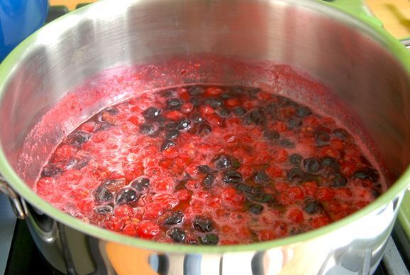 Delicious currant jam for the winter: you only need three ingredients