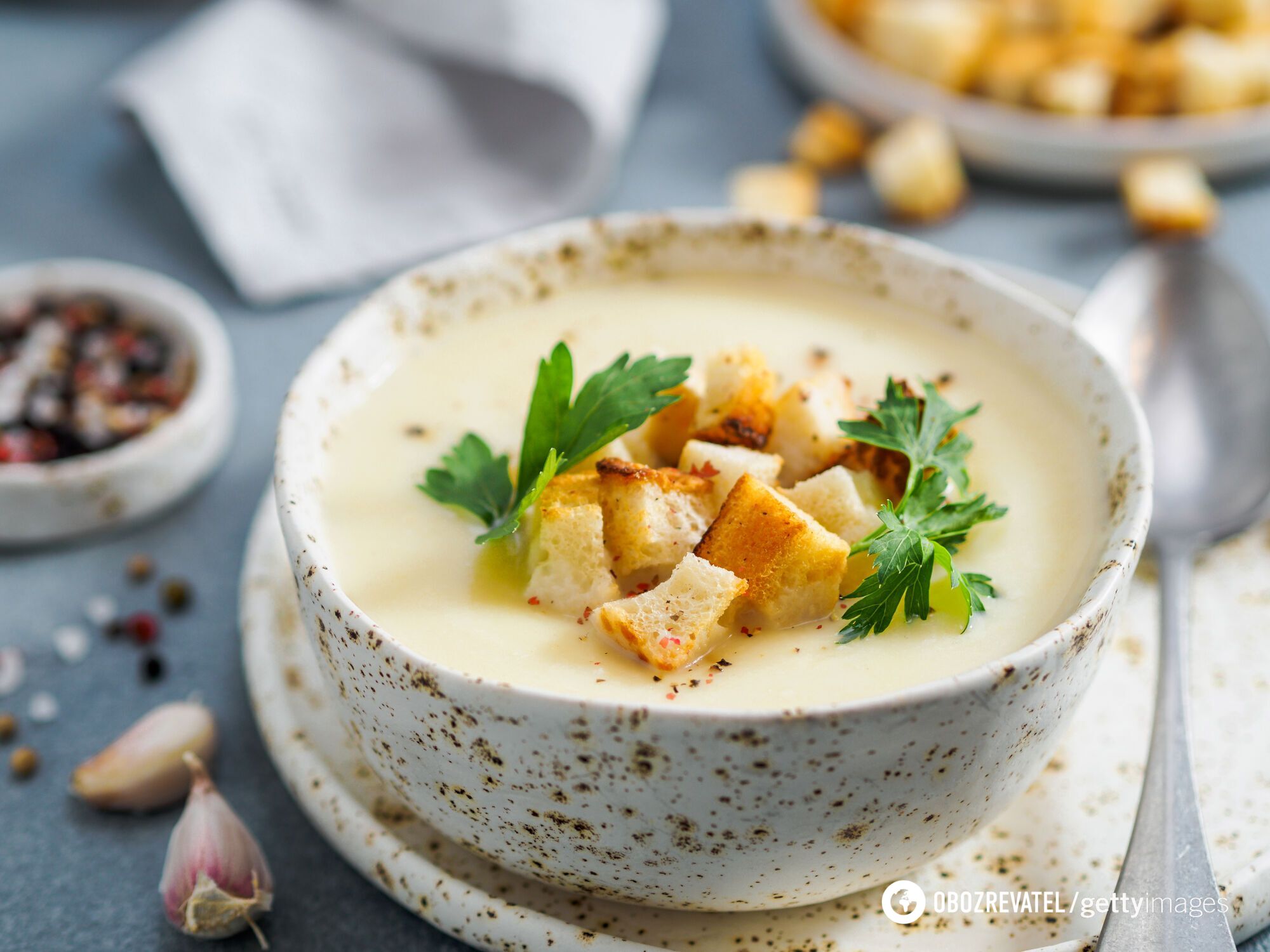 Cheese soup with breadcrumbs