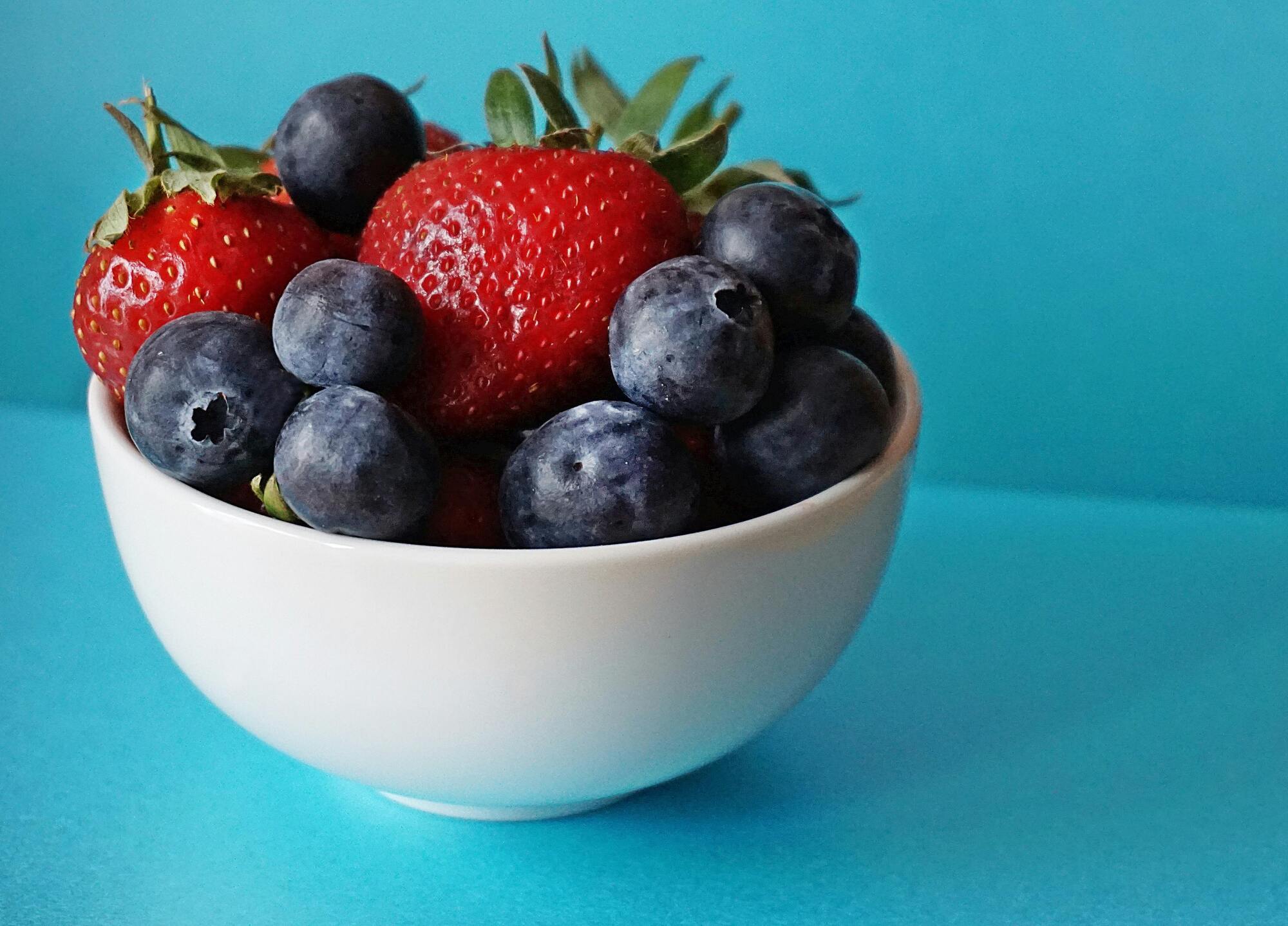 How to wash berries properly and why use baking soda