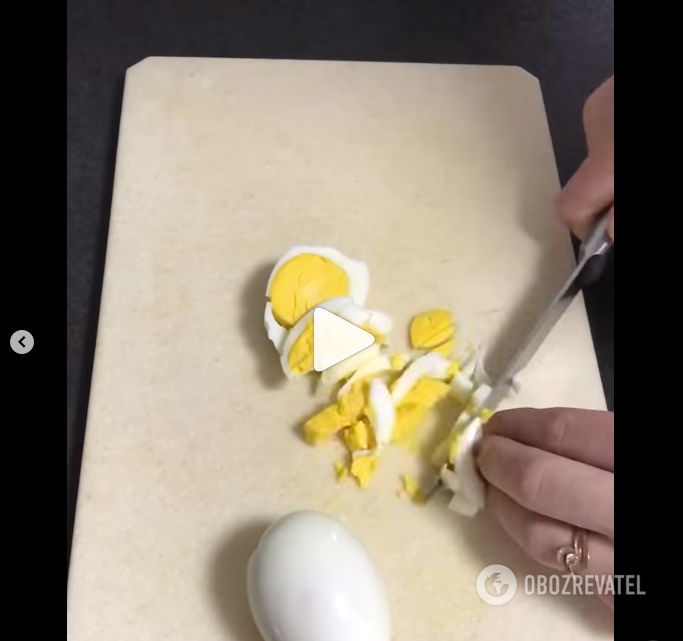 Cutting eggs