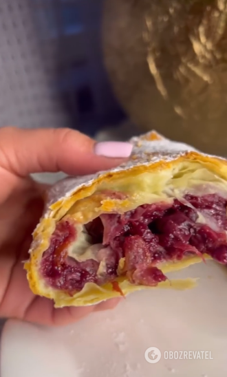 Strudel with cherries from phyllo dough: prepare an authentic Viennese dish in 10 minutes