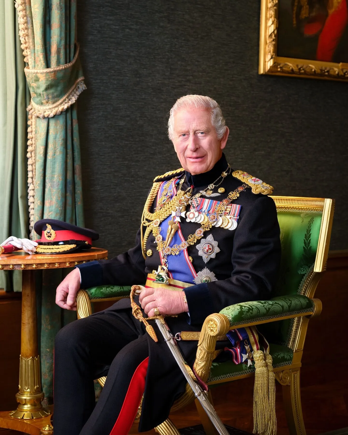 Opublikowano nowy oficjalny portret króla Wielkiej Brytanii Karola III. Zdjęcie