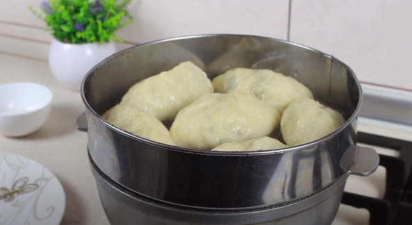 Steamed varenyky with kefir: how to cook an authentic Ukrainian dish in a modern way