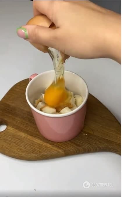 Adding an egg to the mass