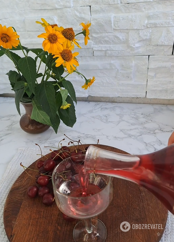 The most delicious cherry liqueur: how to make it at home