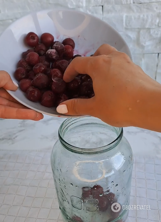 The most delicious cherry liqueur: how to make it at home