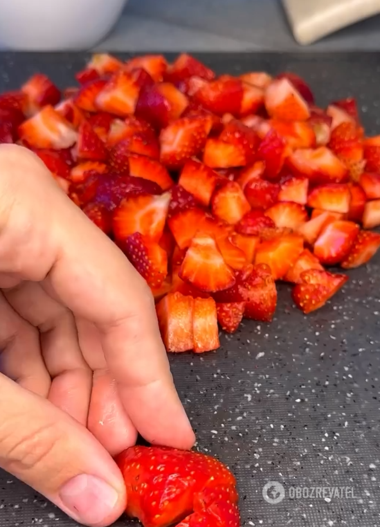 Simple no-bake strawberry dessert that is ready in minutes