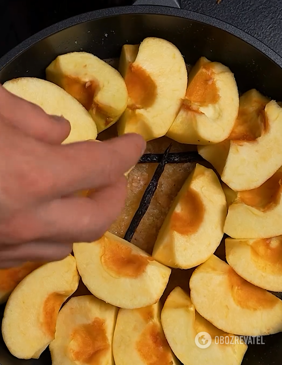 Pyszna tarta tatin z jabłkami: znacznie łatwiejsza do przygotowania niż charlotte