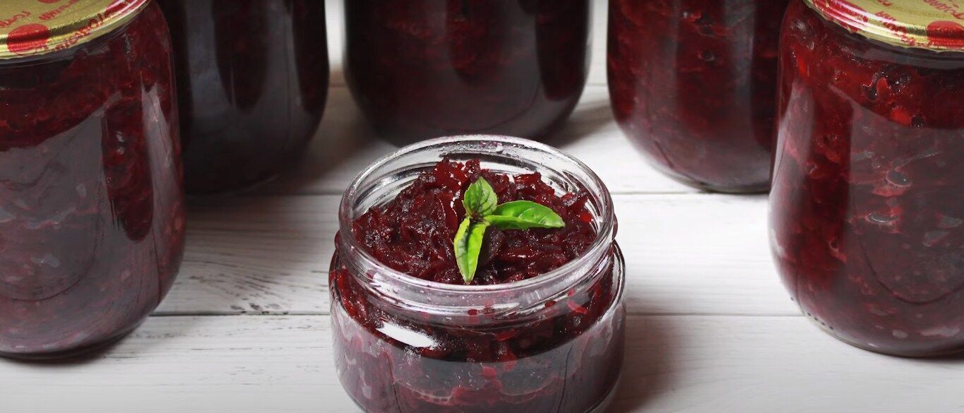 Ready-made beetroot jam with chocolate