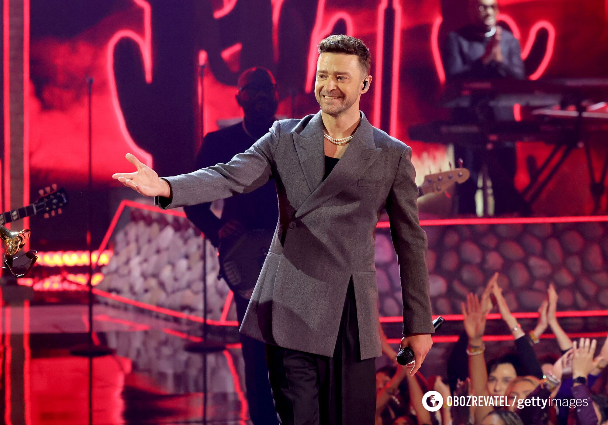 ''We need help!'' Justin Timberlake suddenly stopped his concert because of a fan