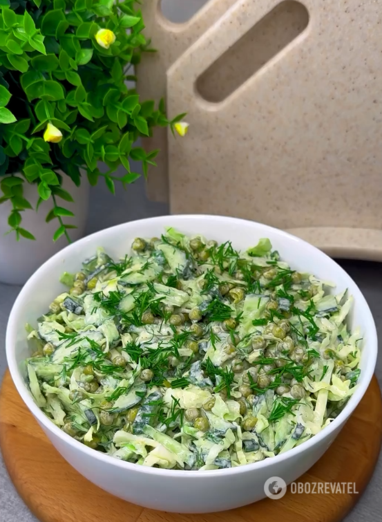 The most delicious young cabbage salad without mayonnaise: how to season the dish