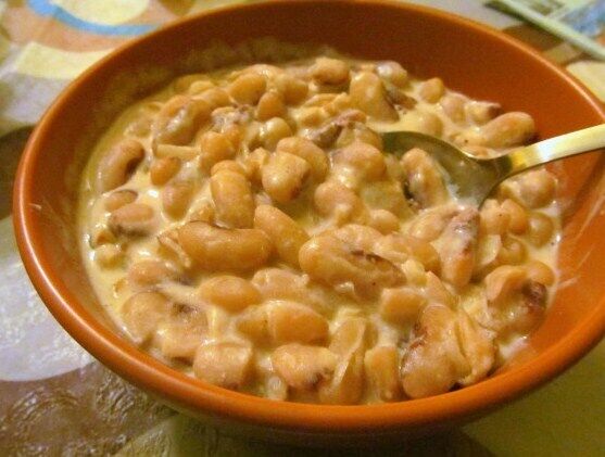 Recipe for stewed beans with sour cream