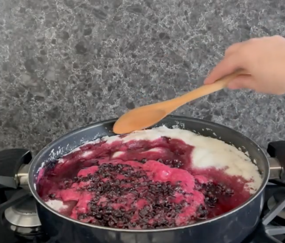 How to cook currant jam correctly