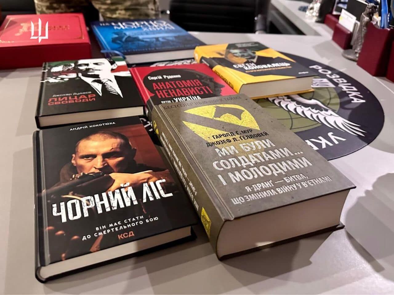 Kyrylo Budanov showed the books he purchased at the Book Arsenal: what the Chief Intelligence Officer of Ukraine reads