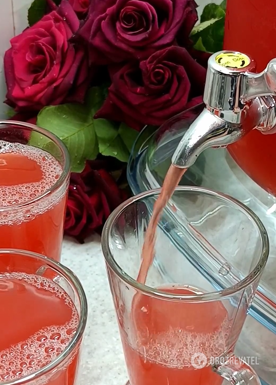 Cool refreshing strawberry juice: you only need 4 ingredients