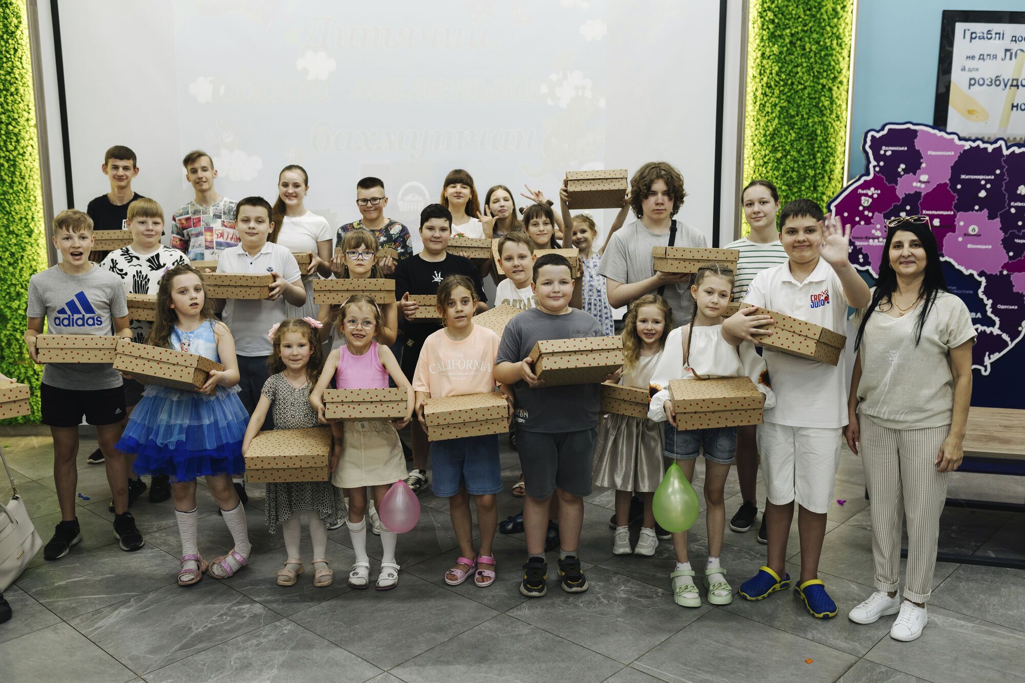A holiday for children was organized in the Bakhmutyan Center with the support of Rustam Dzhambulatov