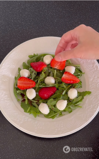 Strawberry and arugula salad: how to prepare the perfect summer dish