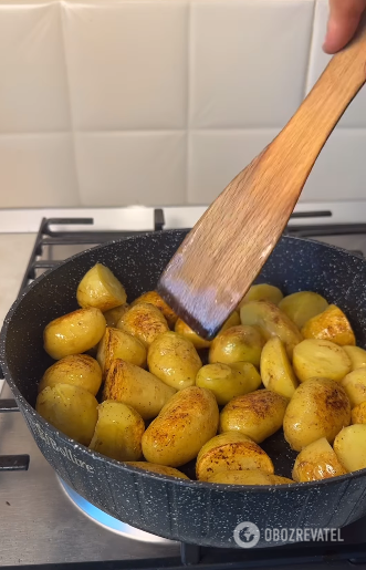 New potatoes in sour cream sauce: how to cook the most delicious summer side dish