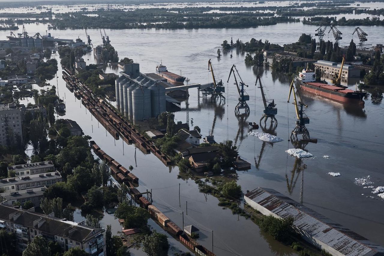 A year ago, the occupiers blew up the Kakhovka hydroelectric power station: what were the consequences of the disaster and what does the former reservoir look like now? Photos