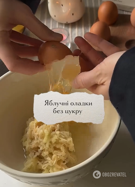 Healthy apple pancakes on yogurt: the dough is very fluffy and does not spread