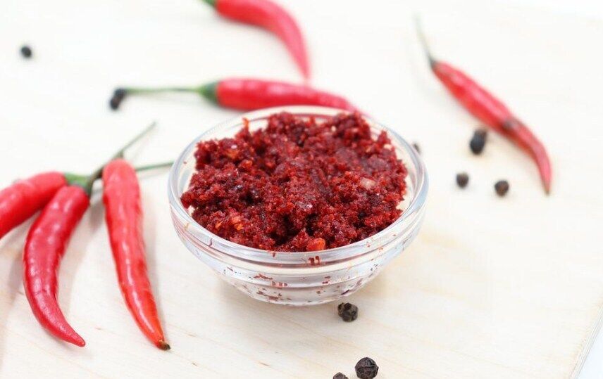 Spicy Greek sauce for pasta, potatoes and meat