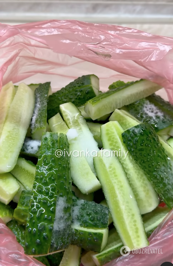 How to cook lightly salted cucumbers in 10 minutes