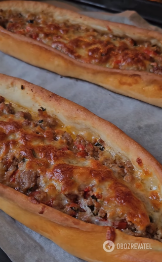 Incredible pides: cooking Turkish boats with meat and vegetables