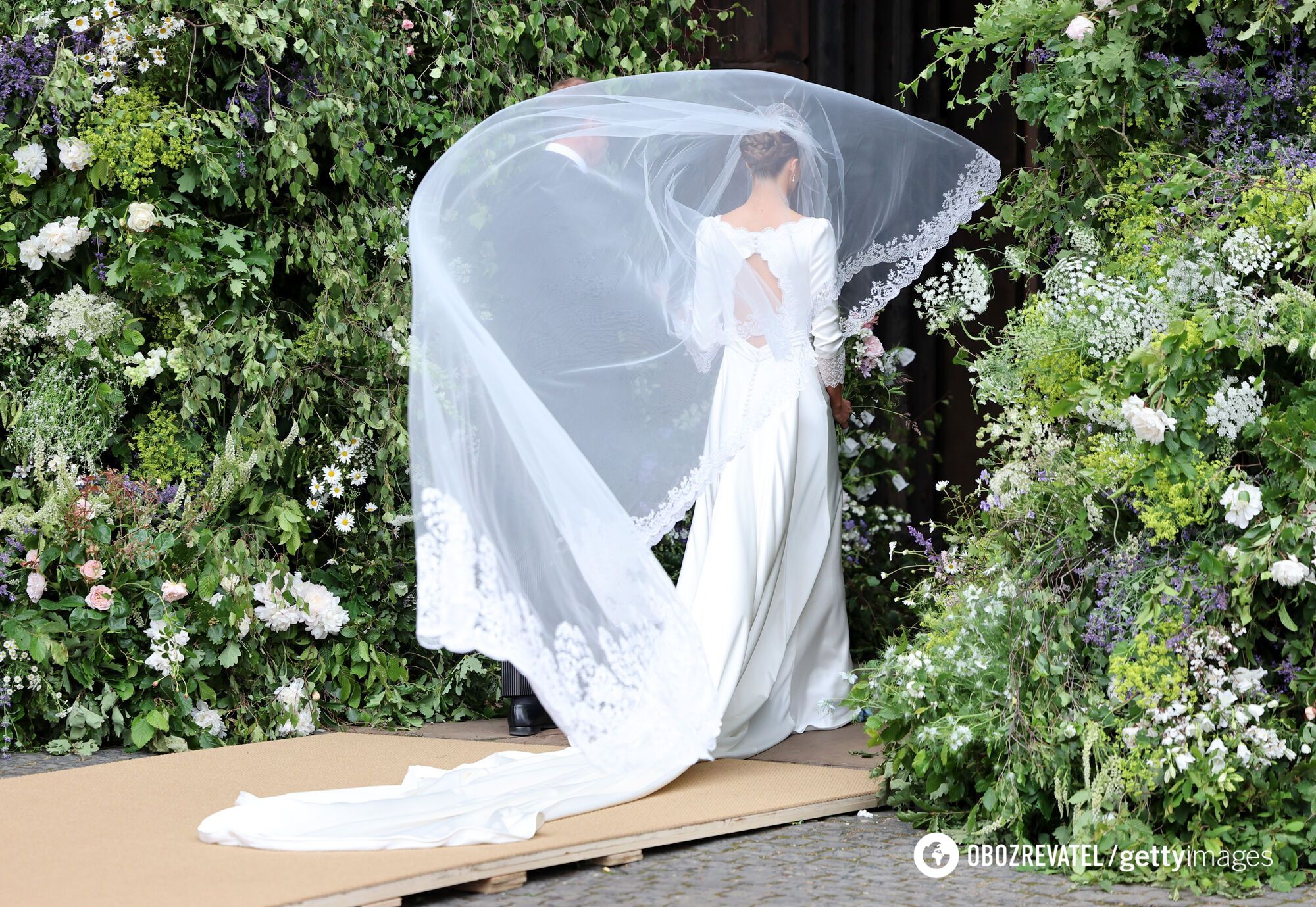 The wind went wild in earnest: the first footage from the royal ''wedding of the year'' appeared