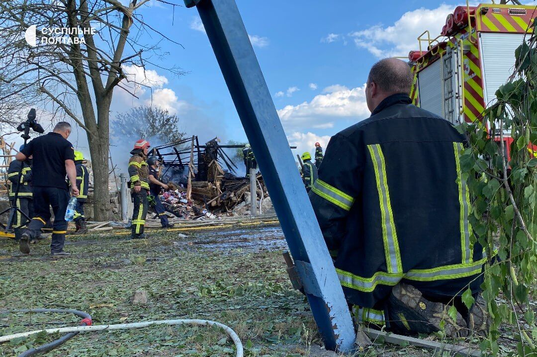 Russian troops attacked Poltava region and hit a private house: a woman was rescued from the rubble