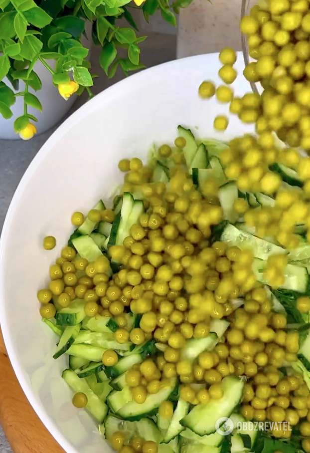 You've definitely been eating peas wrong: this simple life hack will fix it