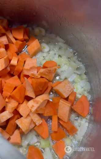 Lentil soup: how to cook a bright first course in 10 minutes