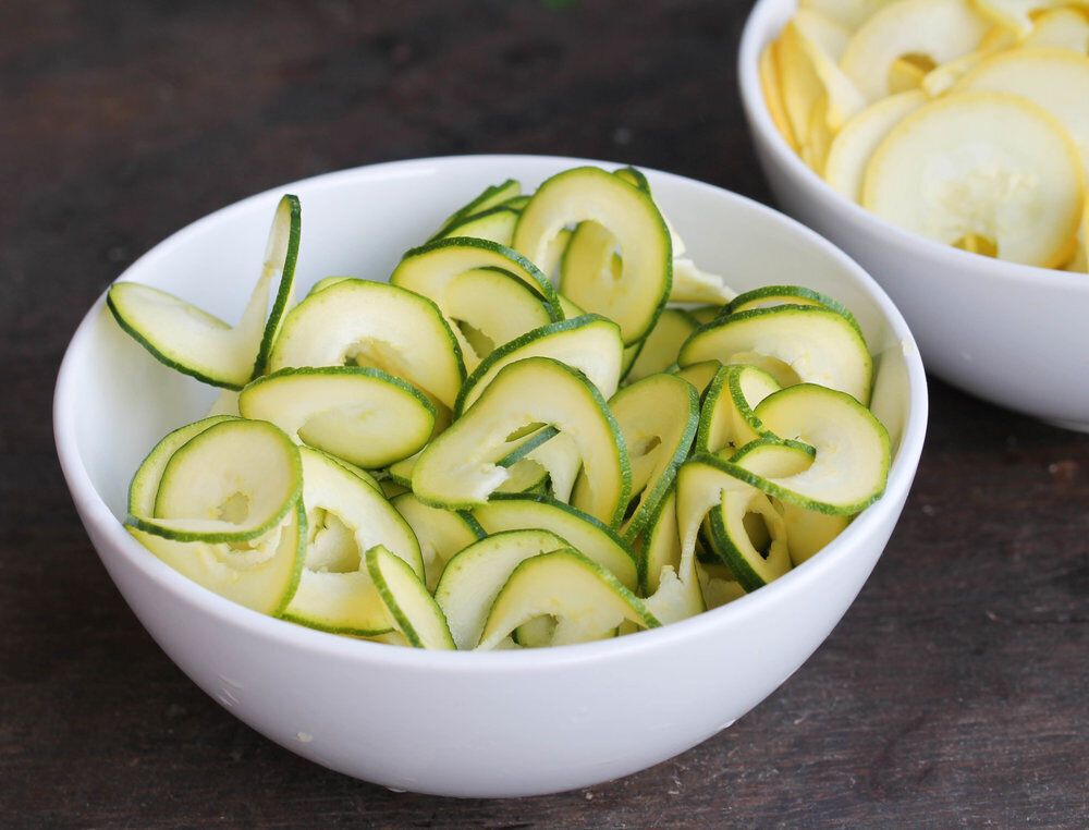 How to pickle zucchini deliciously