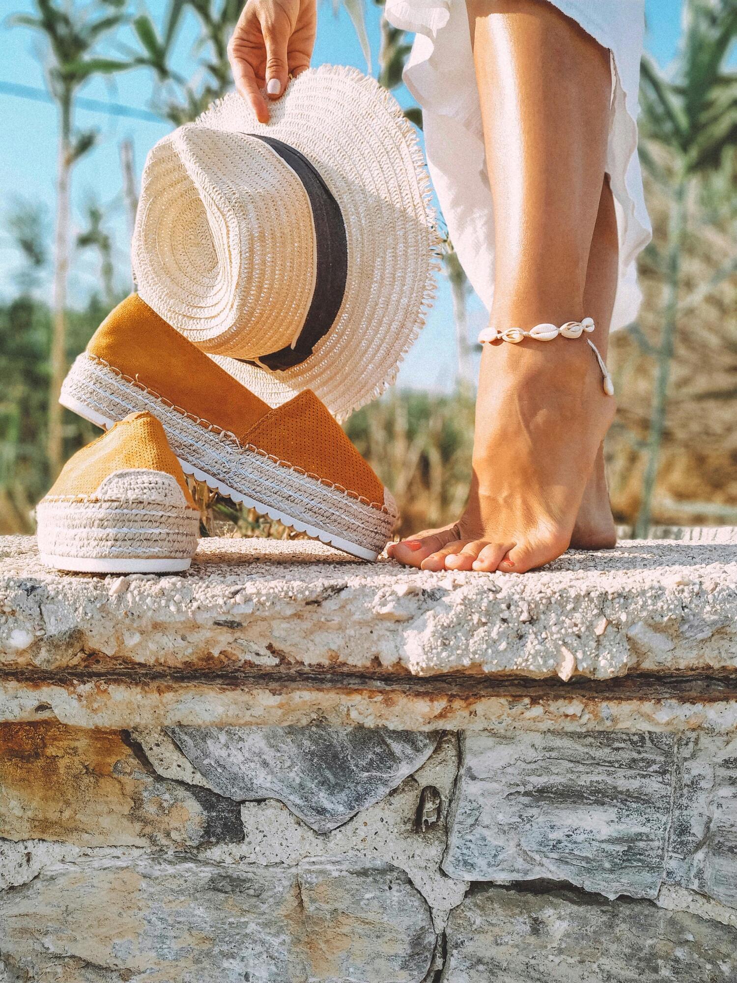 What shoes to wear with dresses and sundresses in summer: 7 ideas for inspiration