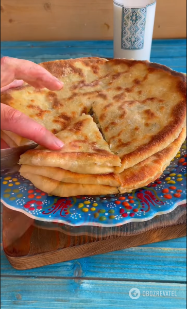 Lazy khachapuri on kefir: cooked in a skillet