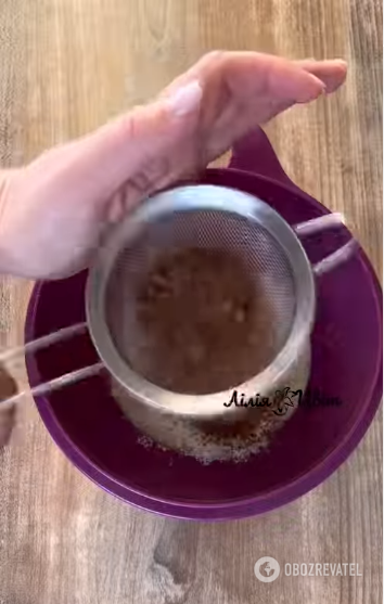 Fluffy muffins in a cup: cooked in the microwave