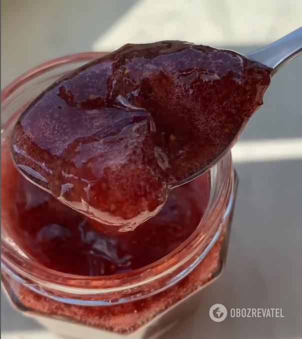 Strawberry jam with an unusual ingredient: a new interesting flavor is obtained