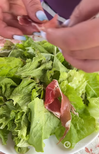 Strawberry, jamon and camembert salad: recipe for a homemade restaurant dish