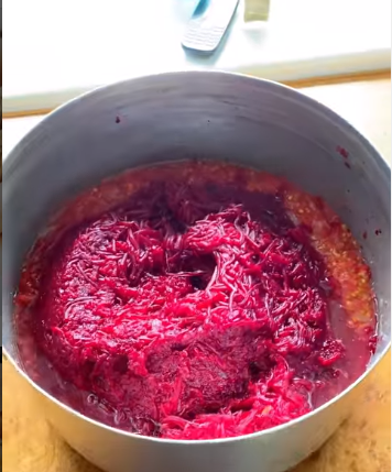 Borscht dressing for winter: what to cook the universal preparation with