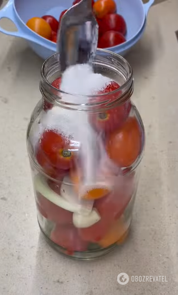 Tomatoes with pepper and garlic for the winter: how to pickle the vegetable deliciously
