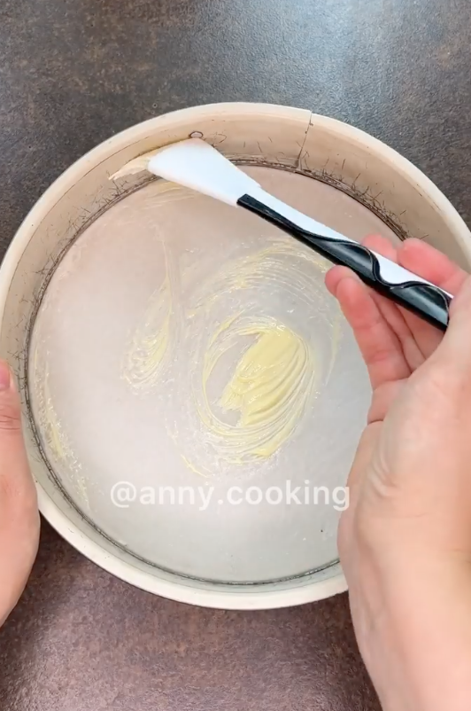 Mold for the dish